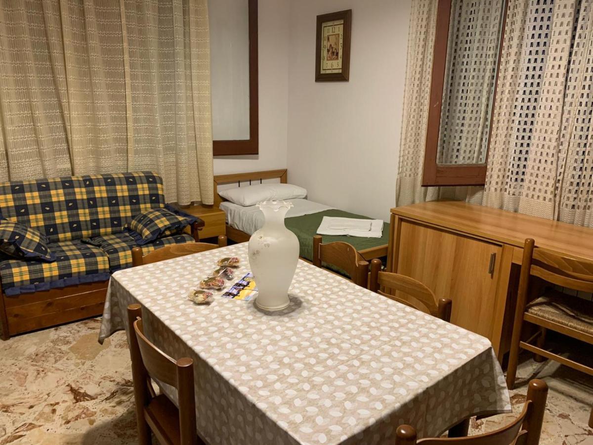 Casa Vacanze Lina Leilighet San Mauro Castelverde Eksteriør bilde