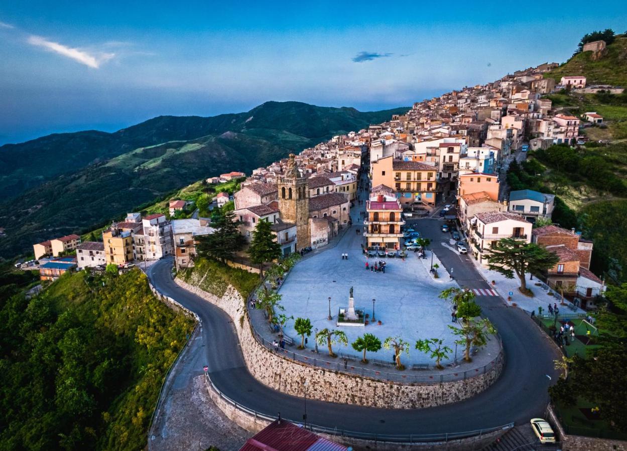 Casa Vacanze Lina Leilighet San Mauro Castelverde Eksteriør bilde